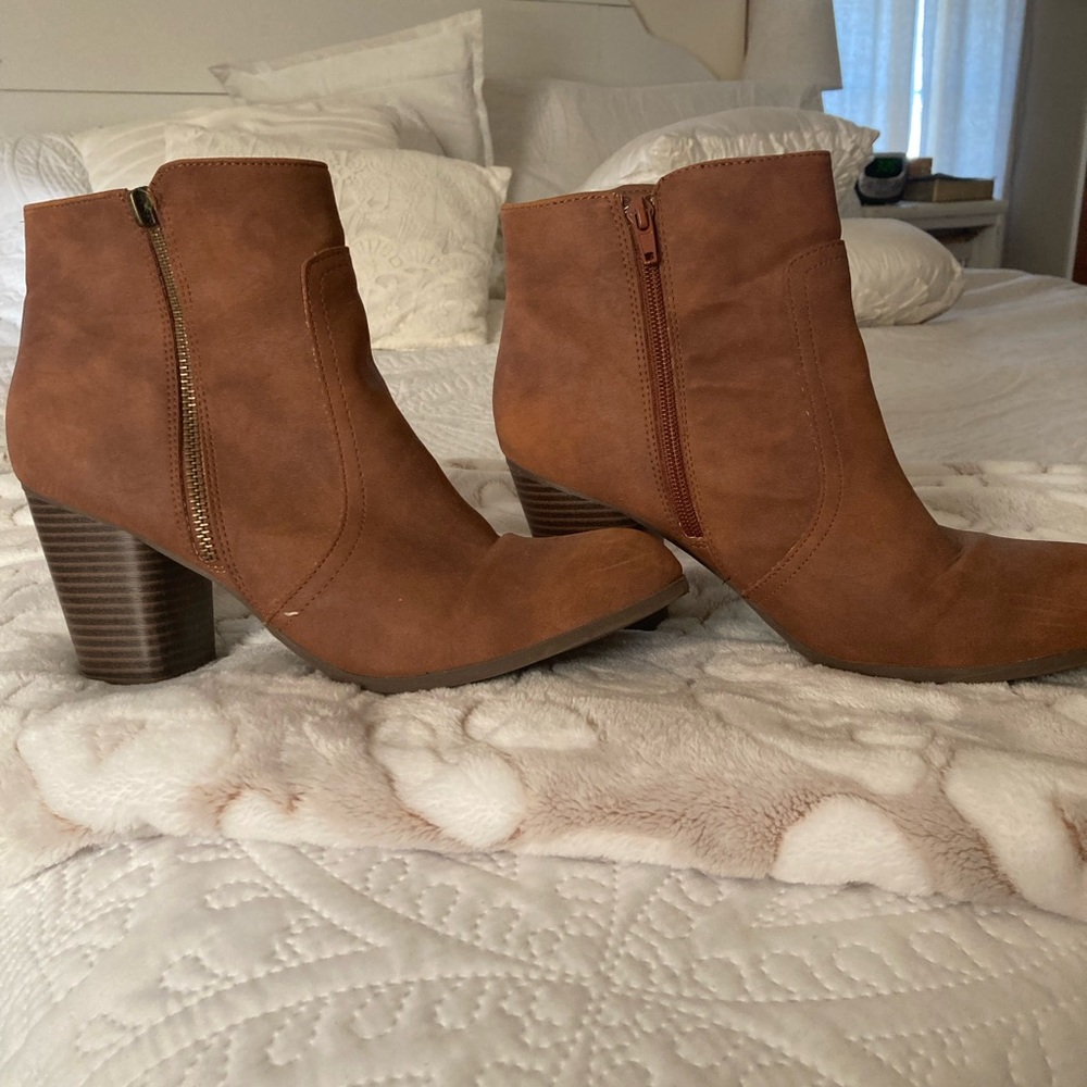 Madden Girl, size 11 camel booties